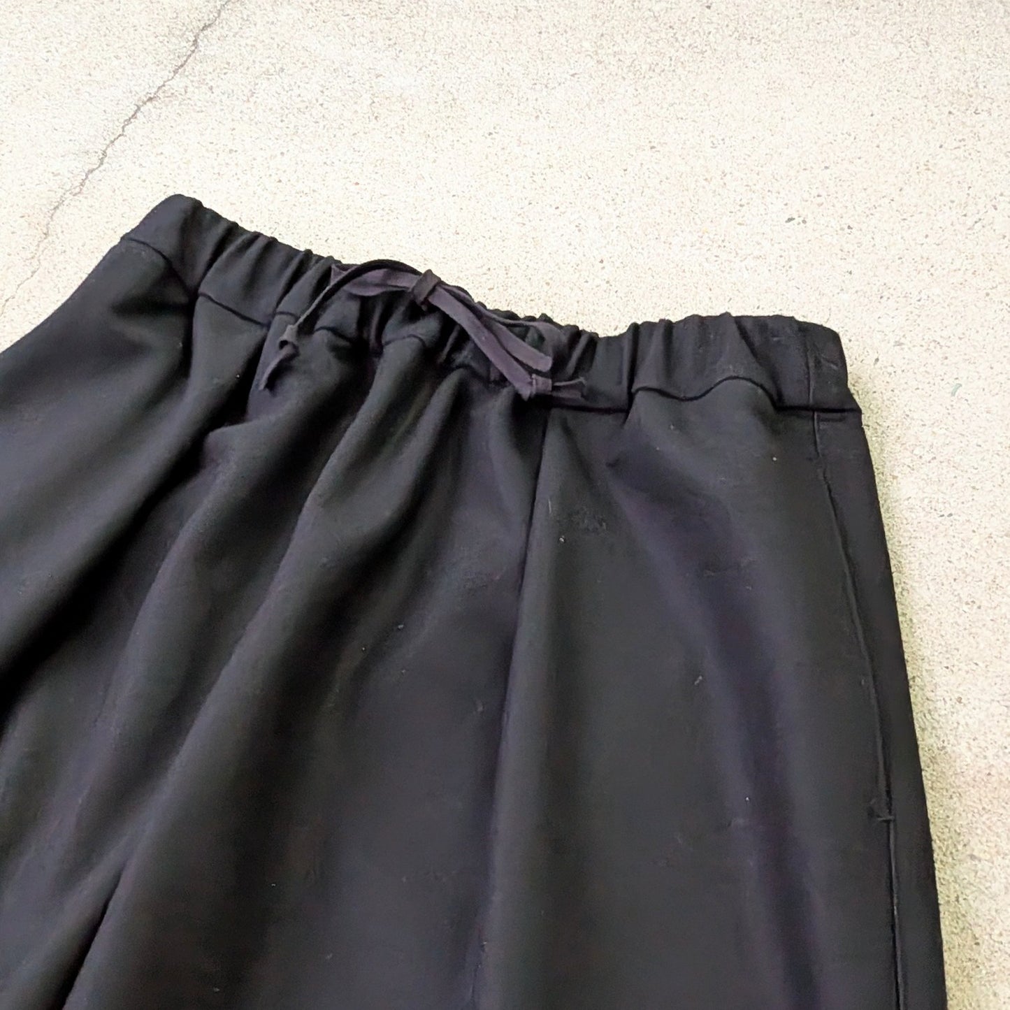 <OSOCU>尾州ウール バルーンパンツ ニット(編み)生地 ブラック