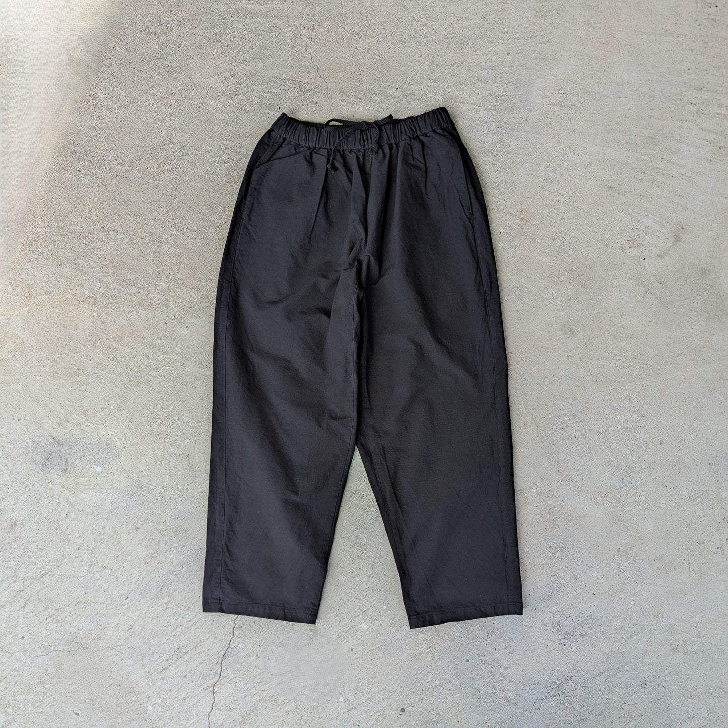 <OSOCU×G.E.M> 知多木綿 26貫 バルーンパンツ 名古屋黒紋付染