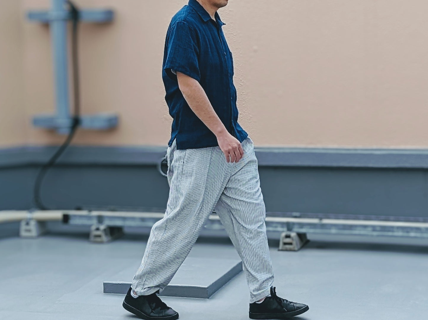 ＜OSOCU＞知多木綿 刺し子織 バルーンパンツ 白黒